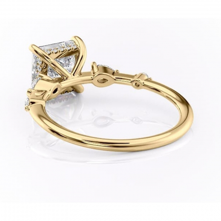 Inel de logodnă Azalea din aur Galben 14kt cu moissanite tăietură princess – Montură cu trei pietre rafinată pentru profil mediu | Personalizează și configurează gratuit online [3]