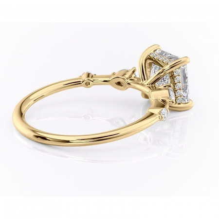 Inel de logodnă Azalea din aur Galben 14kt cu moissanite tăietură princess – Montură cu trei pietre rafinată pentru profil mediu | Personalizează și configurează gratuit online [2]