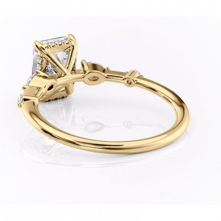 Inel de logodnă Azalea din aur Galben 14kt cu moissanite tăietură radiantă – Montură cu trei pietre rafinată pentru profil mediu | Personalizează și configurează gratuit online [3]