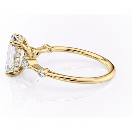 Inel de logodnă Azalea din aur Galben 14kt cu moissanite tăietură smarald – Montură cu trei pietre rafinată pentru profil mediu | Personalizează și configurează gratuit online [5]