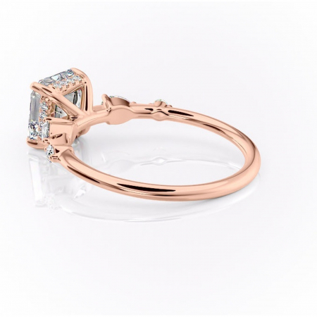 Inel de logodnă Azalea din aur Rose 14kt cu moissanite tăietură asscher – Montură cu trei pietre rafinată pentru profil mediu | Personalizează și configurează gratuit online [4]