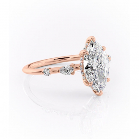 Aur roz - Inel de logodnă Azalea din aur Rose 18kt cu moissanite tăietură marquise – Montură cu trei pietre rafinată pentru profil mediu | Personalizează și configurează gratuit online