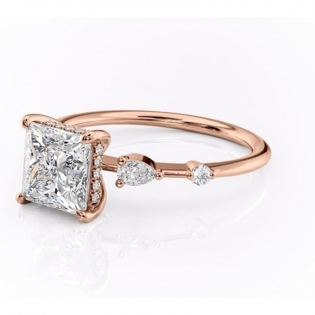 Inel de logodnă Azalea din aur Rose 14kt cu moissanite tăietură princess – Montură cu trei pietre rafinată pentru profil mediu | Personalizează și configurează gratuit online [6]