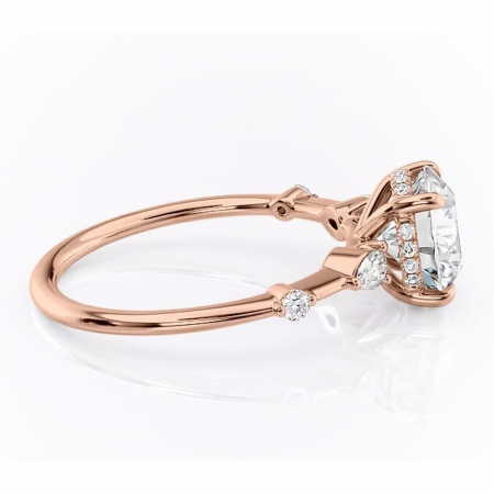 Inel de logodnă Azalea din aur Rose 14kt cu moissanite tăietură rotundă – Montură cu trei pietre rafinată pentru profil mediu | Personalizează și configurează gratuit online [1]