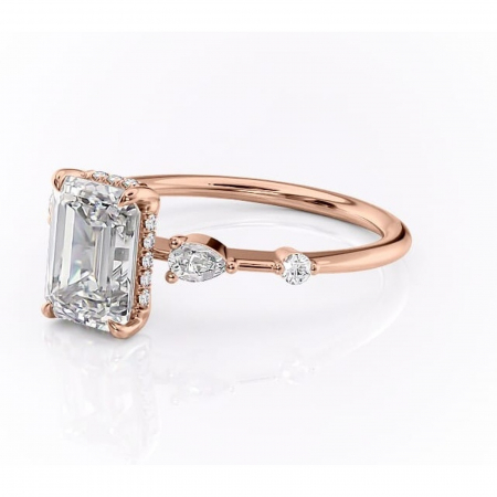 Inel de logodnă Azalea din aur Rose 18kt cu moissanite tăietură smarald – Montură cu trei pietre rafinată pentru profil mediu | Personalizează și configurează gratuit online [6]