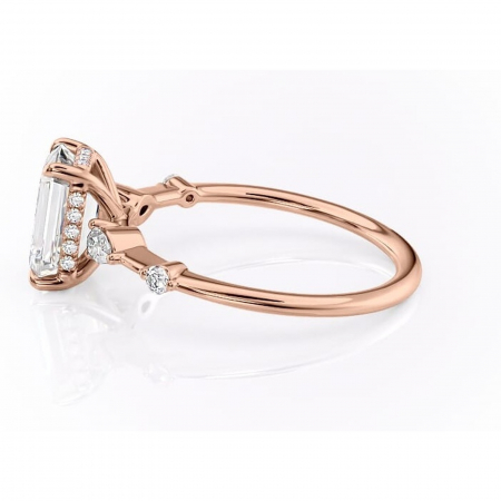 Inel de logodnă Azalea din aur Rose 18kt cu moissanite tăietură smarald – Montură cu trei pietre rafinată pentru profil mediu | Personalizează și configurează gratuit online [5]