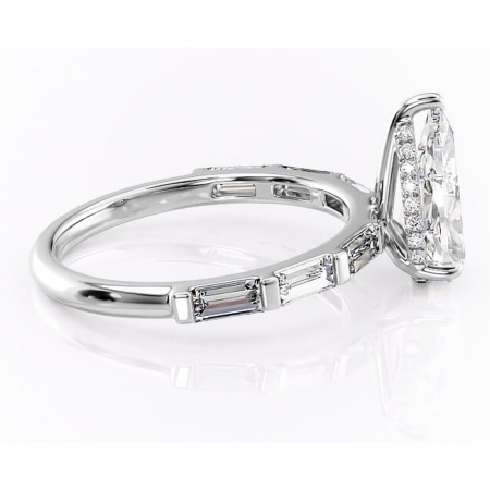 Inel de logodnă Beatrice din aur Alb 14kt cu moissanite tăietură pară – Montură cu canal rafinată pentru profil înalt | Personalizează și configurează gratuit online [1]