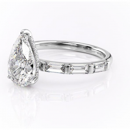 Inel de logodnă Beatrice din aur Alb 14kt cu moissanite tăietură pară – Montură cu canal rafinată pentru profil înalt | Personalizează și configurează gratuit online [6]