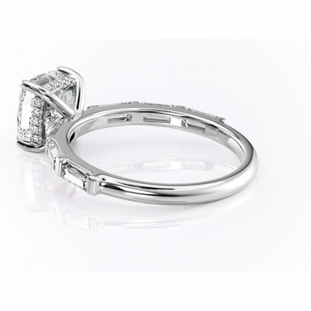 Inel de logodnă Beatrice din aur Alb 14kt cu moissanite tăietură pernă – Montură cu canal rafinată pentru profil înalt | Personalizează și configurează gratuit online [4]