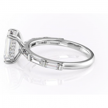 Inel de logodnă Beatrice din aur Alb 14kt cu moissanite tăietură smarald – Montură cu canal rafinată pentru profil înalt | Personalizează și configurează gratuit online [5]