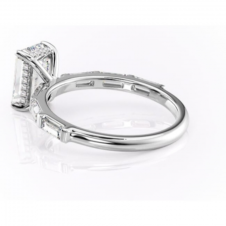 Inel de logodnă Beatrice din aur Alb 14kt cu moissanite tăietură smarald – Montură cu canal rafinată pentru profil înalt | Personalizează și configurează gratuit online [4]