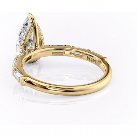 Inel de logodnă Beatrice din aur Galben 18kt cu moissanite tăietură pară – Montură cu canal rafinată pentru profil înalt | Personalizează și configurează gratuit online [3]