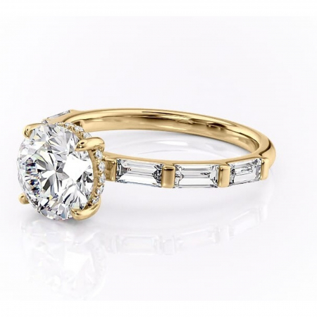 Inel de logodnă Beatrice din aur Galben 14kt cu moissanite tăietură rotundă – Montură cu canal rafinată pentru profil înalt | Personalizează și configurează gratuit online [6]