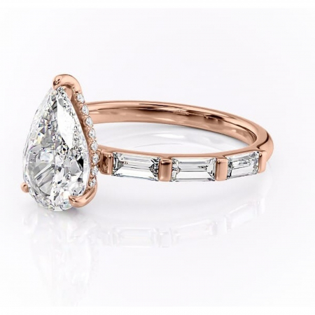 Inel de logodnă Beatrice din aur Rose 18kt cu moissanite tăietură pară – Montură cu canal rafinată pentru profil înalt | Personalizează și configurează gratuit online [6]