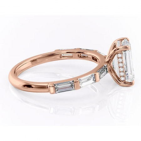 Inel de logodnă Beatrice din aur Rose 14kt cu moissanite tăietură smarald – Montură cu canal rafinată pentru profil înalt | Personalizează și configurează gratuit online [1]