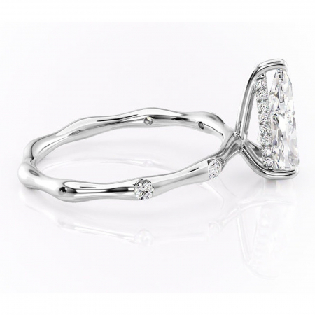 Inel de logodnă Bijou din aur Alb 14kt cu moissanite tăietură pară – Pietre laterale rafinată pentru profil înalt | Personalizează și configurează gratuit online [1]