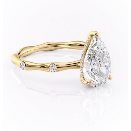 18K - Inel de logodnă Bijou din aur Galben 18kt cu moissanite tăietură pară – Pietre laterale rafinată pentru profil înalt | Personalizează și configurează gratuit online