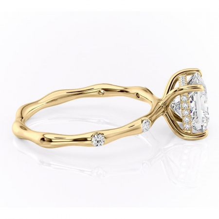Inel de logodnă Bijou din aur Galben 14kt cu moissanite tăietură princess – Pietre laterale rafinată pentru profil înalt | Personalizează și configurează gratuit online [1]