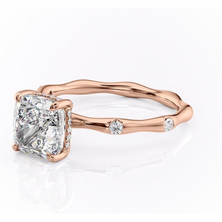 Inel de logodnă Bijou din aur Rose 14kt cu moissanite tăietură pernă – Pietre laterale rafinată pentru profil înalt | Personalizează și configurează gratuit online [6]
