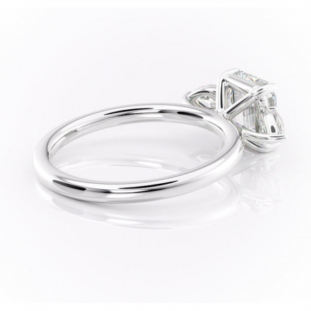 Inel de logodnă Blanche din aur Alb 14kt cu moissanite tăietură asscher – Montură cu trei pietre rafinată pentru profil înalt | Personalizează și configurează gratuit online [2]
