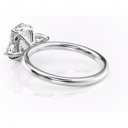 Inel de logodnă Blanche din aur Alb 14kt cu moissanite tăietură ovală – Montură cu trei pietre rafinată pentru profil înalt | Personalizează și configurează gratuit online [4]