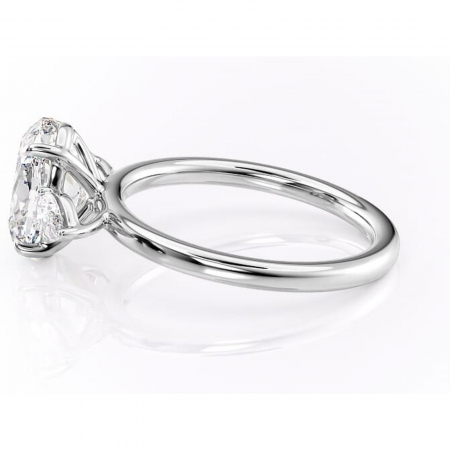 Inel de logodnă Blanche din aur Alb 14kt cu moissanite tăietură ovală – Montură cu trei pietre rafinată pentru profil înalt | Personalizează și configurează gratuit online [5]