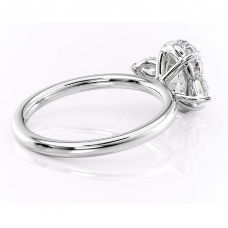 Inel de logodnă Blanche din aur Alb 14kt cu moissanite tăietură ovală – Montură cu trei pietre rafinată pentru profil înalt | Personalizează și configurează gratuit online [2]