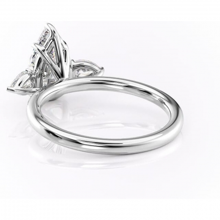 Inel de logodnă Blanche din aur Alb 14kt cu moissanite tăietură pară – Montură cu trei pietre rafinată pentru profil înalt | Personalizează și configurează gratuit online [3]