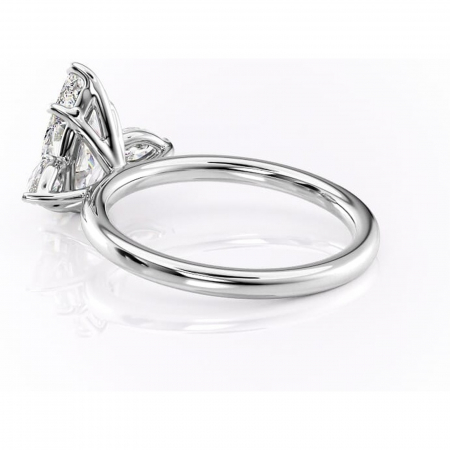 Inel de logodnă Blanche din aur Alb 14kt cu moissanite tăietură pară – Montură cu trei pietre rafinată pentru profil înalt | Personalizează și configurează gratuit online [4]