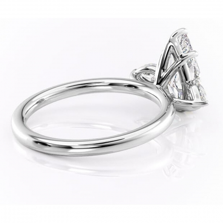 Inel de logodnă Blanche din aur Alb 14kt cu moissanite tăietură pară – Montură cu trei pietre rafinată pentru profil înalt | Personalizează și configurează gratuit online [2]