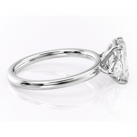 Inel de logodnă Blanche din aur Alb 14kt cu moissanite tăietură smarald – Montură cu trei pietre rafinată pentru profil înalt | Personalizează și configurează gratuit online [1]