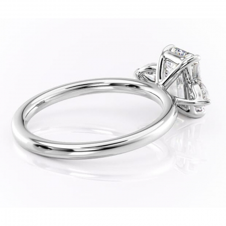 Inel de logodnă Blanche din aur Alb 14kt cu moissanite tăietură smarald – Montură cu trei pietre rafinată pentru profil înalt | Personalizează și configurează gratuit online [2]