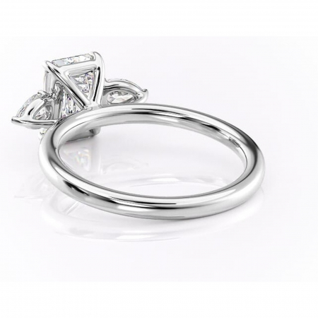 Inel de logodnă Blanche din aur Alb 14kt cu moissanite tăietură smarald – Montură cu trei pietre rafinată pentru profil înalt | Personalizează și configurează gratuit online [3]