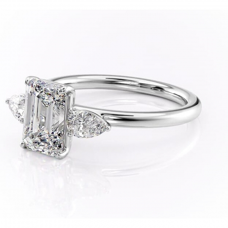 Inel de logodnă Blanche din aur Alb 14kt cu moissanite tăietură smarald – Montură cu trei pietre rafinată pentru profil înalt | Personalizează și configurează gratuit online [6]