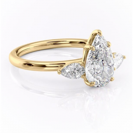 Aur galben - Inel de logodnă Blanche din aur Galben 18kt cu moissanite tăietură pară – Montură cu trei pietre rafinată pentru profil înalt | Personalizează și configurează gratuit online