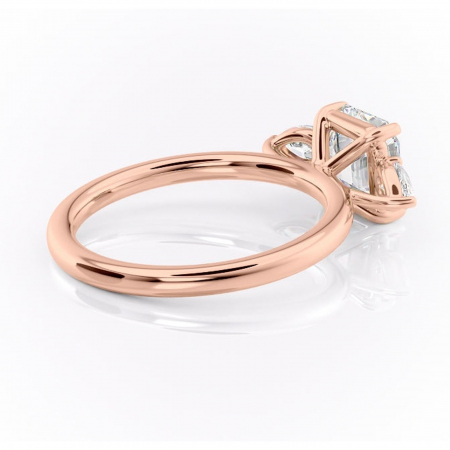 Inel de logodnă Blanche din aur Rose 18kt cu moissanite tăietură asscher – Montură cu trei pietre rafinată pentru profil înalt | Personalizează și configurează gratuit online [2]