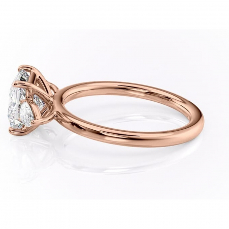 Inel de logodnă Blanche din aur Rose 14kt cu moissanite tăietură princess – Montură cu trei pietre rafinată pentru profil înalt | Personalizează și configurează gratuit online [5]