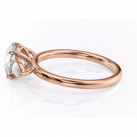 Inel de logodnă Blanche din aur Rose 14kt cu moissanite tăietură rotundă – Montură cu trei pietre rafinată pentru profil înalt | Personalizează și configurează gratuit online [5]