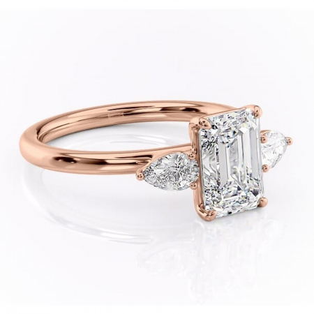 Smarald - Inel de logodnă Blanche din aur Rose 18kt cu moissanite tăietură smarald – Montură cu trei pietre rafinată pentru profil înalt | Personalizează și configurează gratuit online