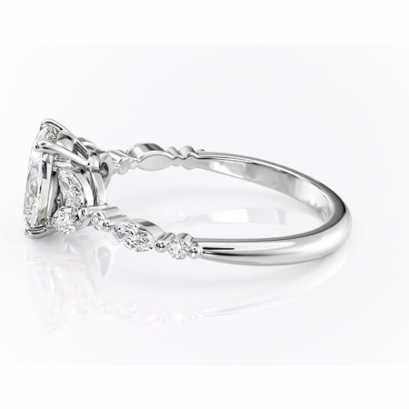 Inel de logodnă Bloom din aur Alb 14kt cu moissanite tăietură pernă – Montură cu trei pietre rafinată pentru profil mediu | Personalizează și configurează gratuit online [5]