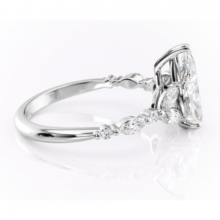 Inel de logodnă Bloom din aur Alb 14kt cu moissanite tăietură pară – Montură cu trei pietre rafinată pentru profil mediu | Personalizează și configurează gratuit online [1]