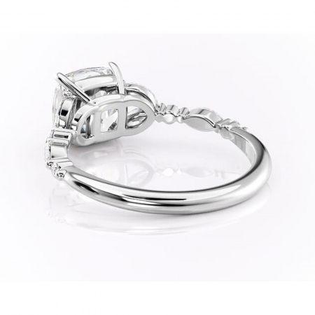 Inel de logodnă Bloom din aur Alb 14kt cu moissanite tăietură pernă – Montură cu trei pietre rafinată pentru profil mediu | Personalizează și configurează gratuit online [3]