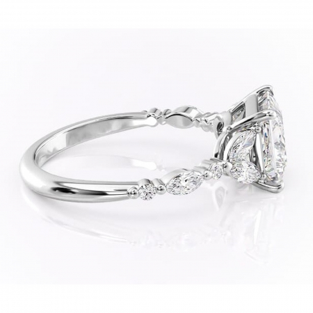 Inel de logodnă Bloom din aur Alb 18kt cu moissanite tăietură princess – Montură cu trei pietre rafinată pentru profil mediu | Personalizează și configurează gratuit online [1]