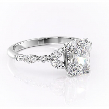 Radiantă - Inel de logodnă Bloom din aur Alb 14kt cu moissanite tăietură radiantă – Montură cu trei pietre rafinată pentru profil mediu | Personalizează și configurează gratuit online