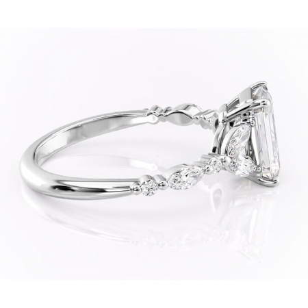 Inel de logodnă Bloom din aur Alb 14kt cu moissanite tăietură smarald – Montură cu trei pietre rafinată pentru profil mediu | Personalizează și configurează gratuit online [1]