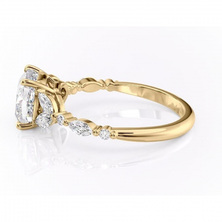 Inel de logodnă Bloom din aur Galben 14kt cu moissanite tăietură pernă – Montură cu trei pietre rafinată pentru profil mediu | Personalizează și configurează gratuit online [5]