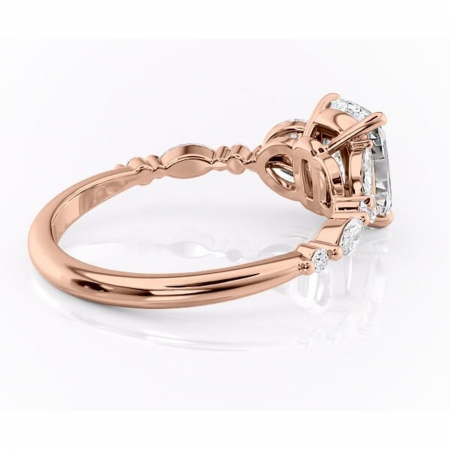 Inel de logodnă Bloom din aur Rose 14kt cu moissanite tăietură pernă – Montură cu trei pietre rafinată pentru profil mediu | Personalizează și configurează gratuit online [2]