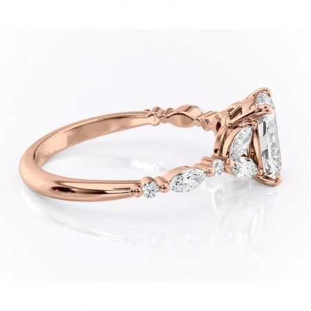 Inel de logodnă Bloom din aur Rose 14kt cu moissanite tăietură pernă – Montură cu trei pietre rafinată pentru profil mediu | Personalizează și configurează gratuit online [1]