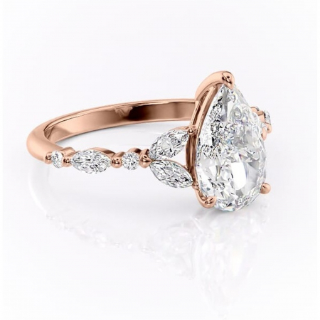 18K - Inel de logodnă Bloom din aur Rose 18kt cu moissanite tăietură pară – Montură cu trei pietre rafinată pentru profil mediu | Personalizează și configurează gratuit online
