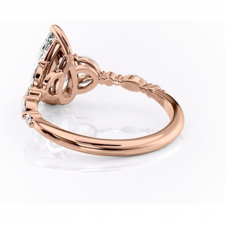 Inel de logodnă Bloom din aur Rose 18kt cu moissanite tăietură pară – Montură cu trei pietre rafinată pentru profil mediu | Personalizează și configurează gratuit online [3]